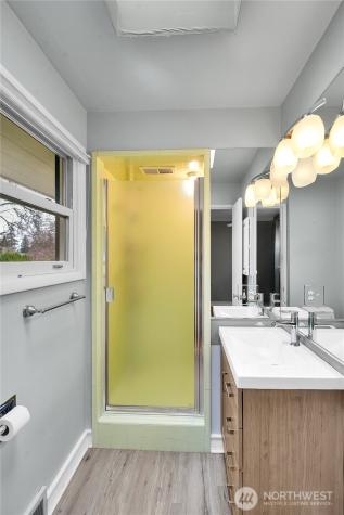 921 Sunset Way Bellevue WA 98004