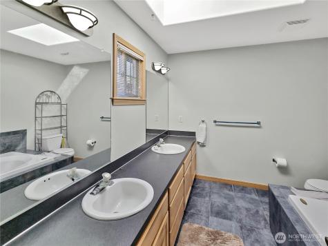 710 SW Echo Loop Oak Harbor WA 98277