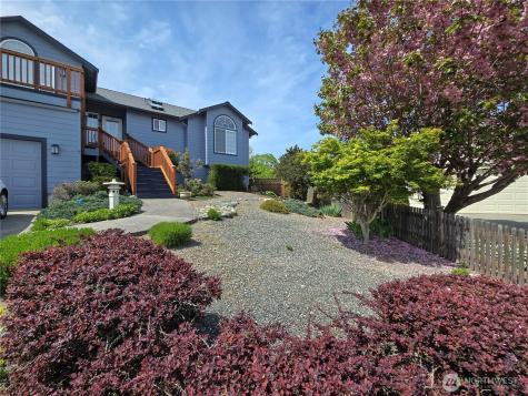 710 SW Echo Loop Oak Harbor WA 98277