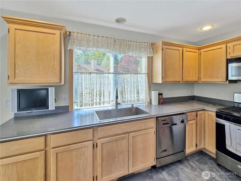 710 SW Echo Loop Oak Harbor WA 98277