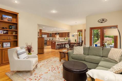 8387 NE Sumanee Place Bainbridge Island WA 98110