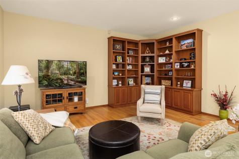 8387 NE Sumanee Place Bainbridge Island WA 98110