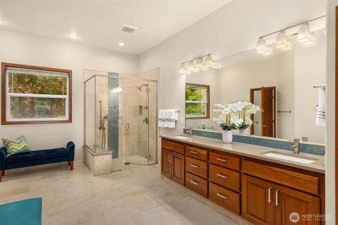 8387 NE Sumanee Place Bainbridge Island WA 98110