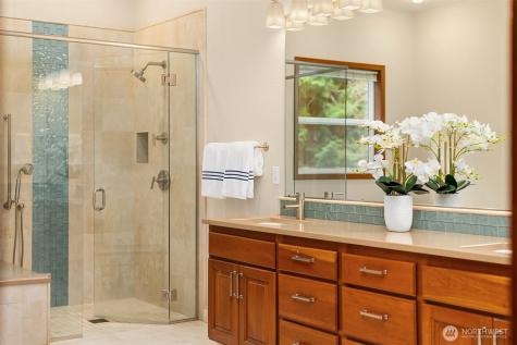 8387 NE Sumanee Place Bainbridge Island WA 98110