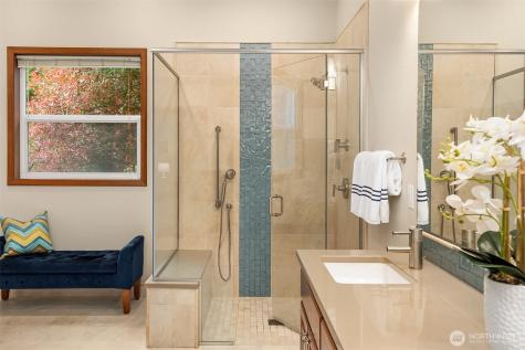 8387 NE Sumanee Place Bainbridge Island WA 98110
