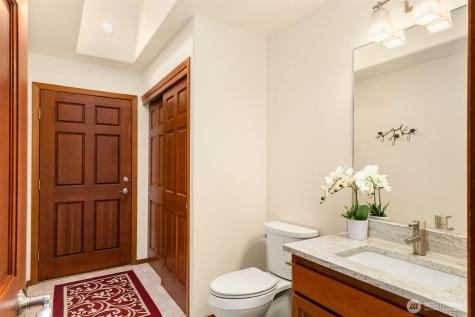 8387 NE Sumanee Place Bainbridge Island WA 98110