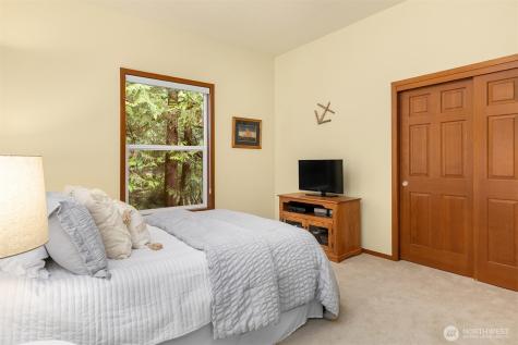 8387 NE Sumanee Place Bainbridge Island WA 98110