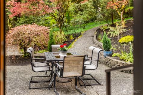 8387 NE Sumanee Place Bainbridge Island WA 98110