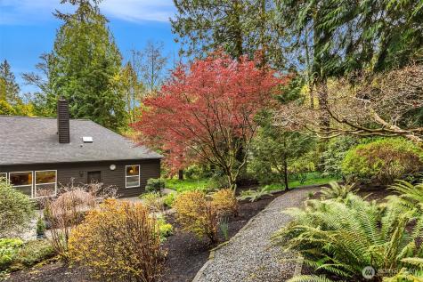 8387 NE Sumanee Place Bainbridge Island WA 98110