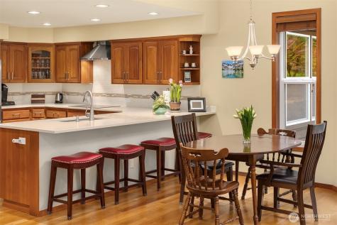 8387 NE Sumanee Place Bainbridge Island WA 98110