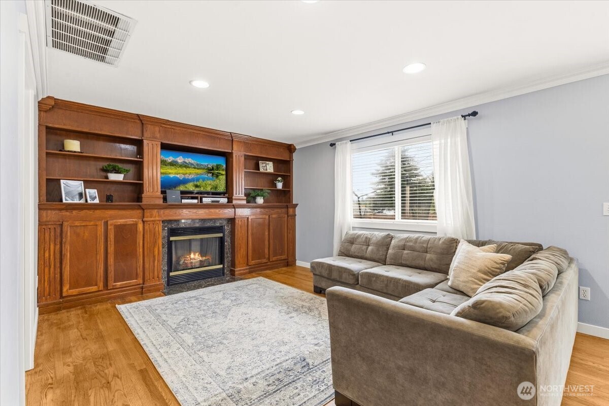 13721 SE 255th Place Kent WA 98042