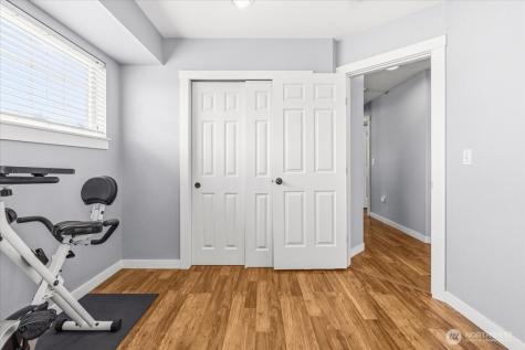 13721 SE 255th Place Kent WA 98042