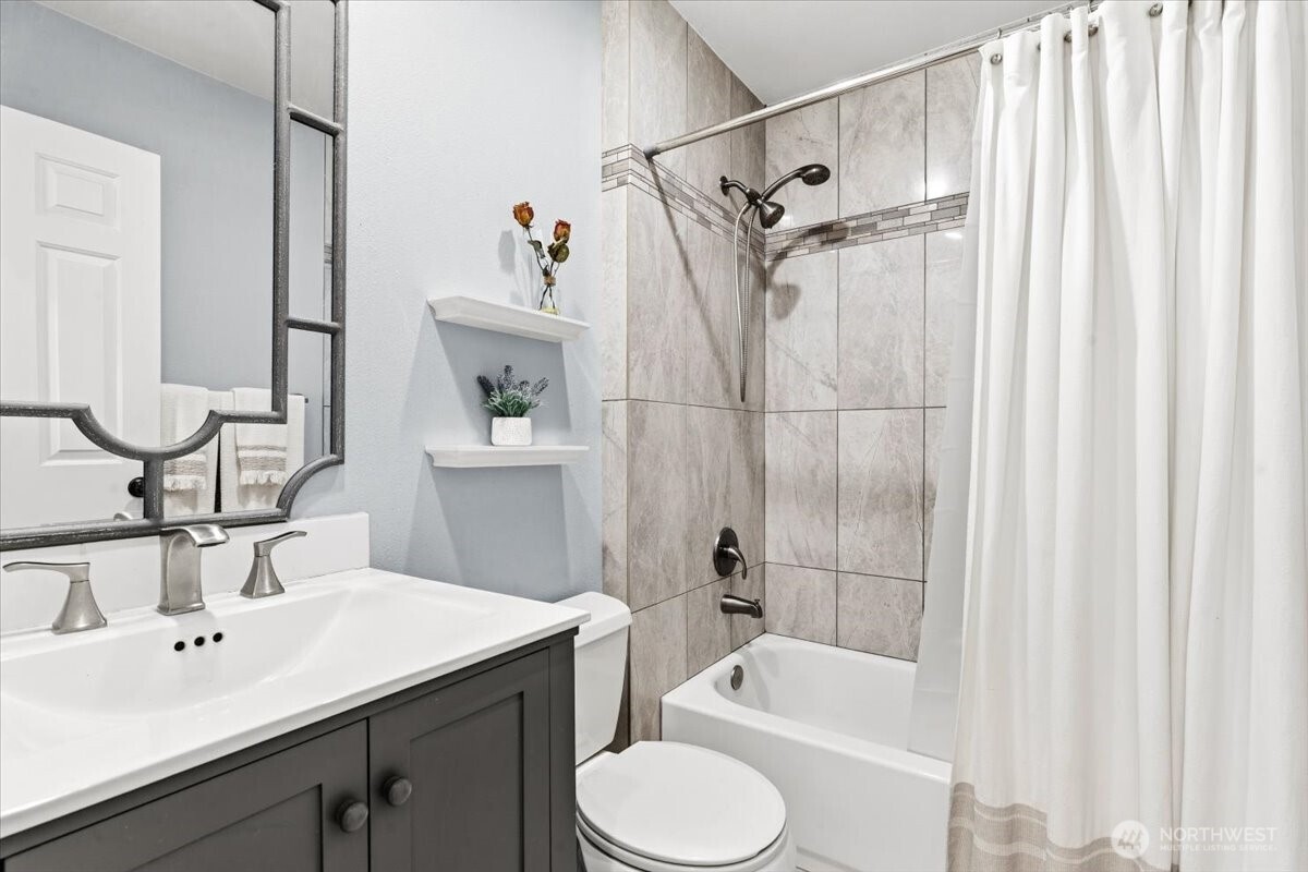 13721 SE 255th Place Kent WA 98042