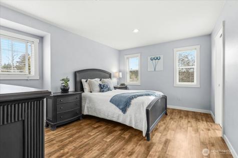 13721 SE 255th Place Kent WA 98042