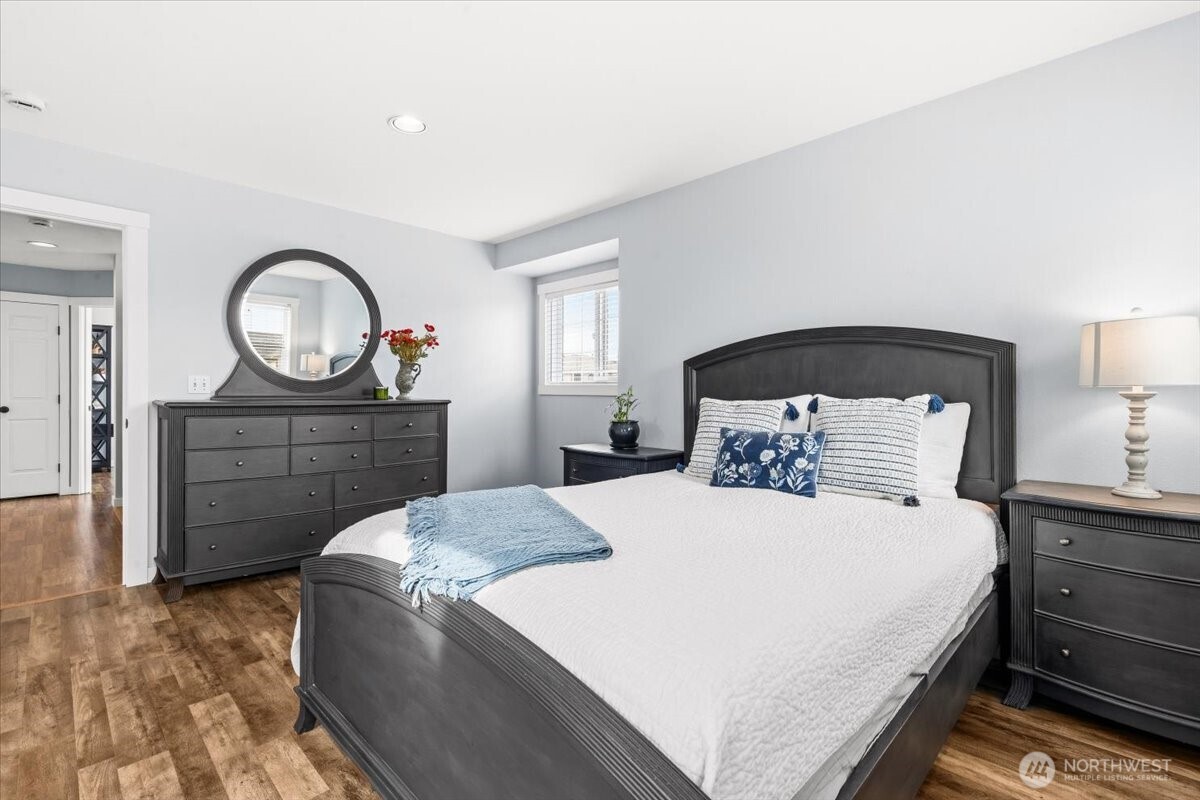 13721 SE 255th Place Kent WA 98042