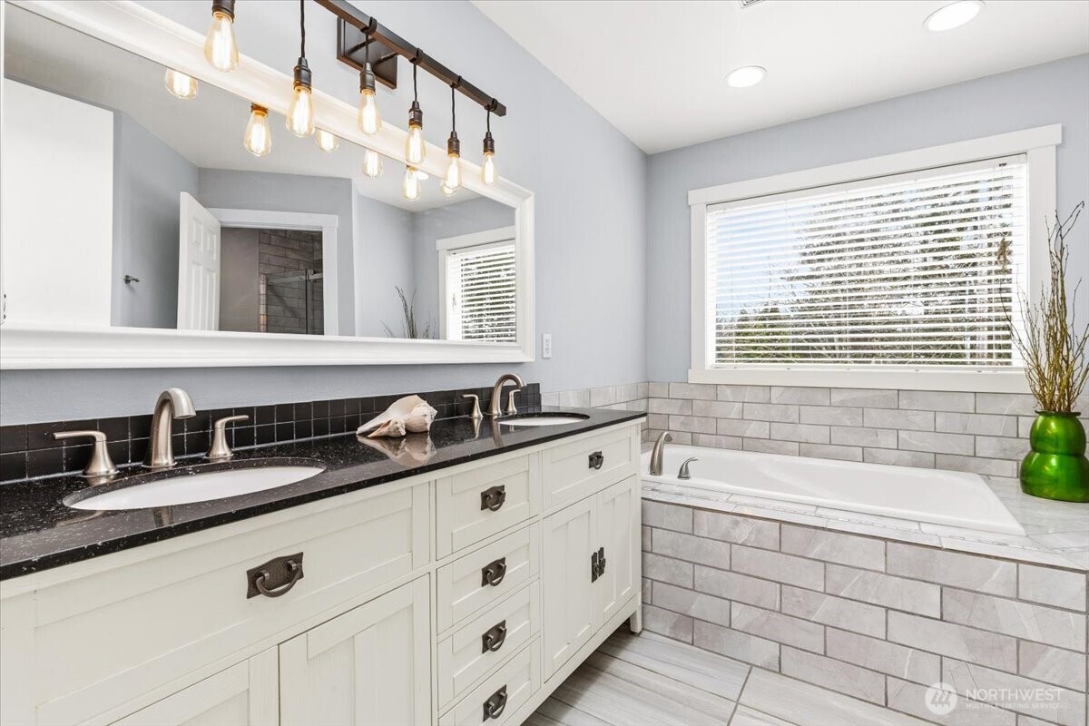 13721 SE 255th Place Kent WA 98042