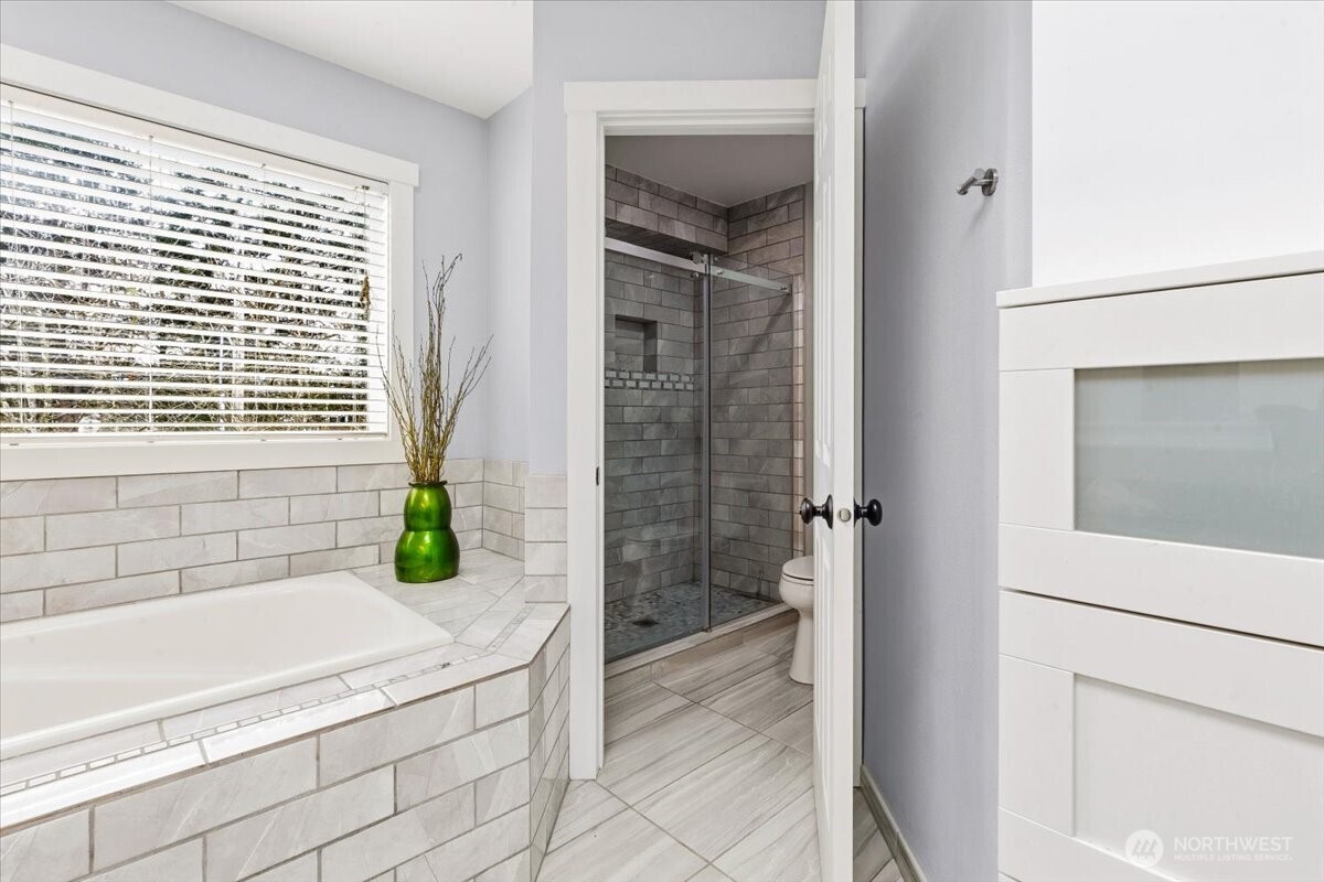 13721 SE 255th Place Kent WA 98042