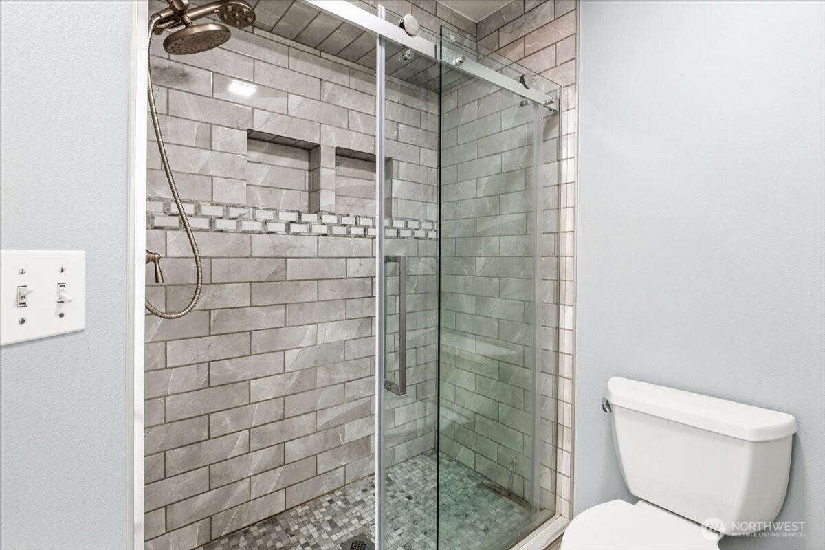 13721 SE 255th Place Kent WA 98042