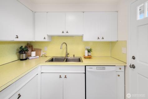 6257 28th Avenue NE Seattle WA 98115