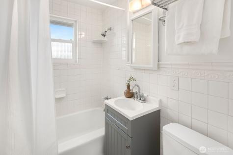 6257 28th Avenue NE Seattle WA 98115