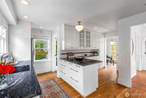1112 35th Avenue Seattle WA 98122