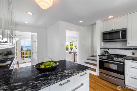 1112 35th Avenue Seattle WA 98122