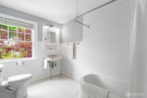 1112 35th Avenue Seattle WA 98122
