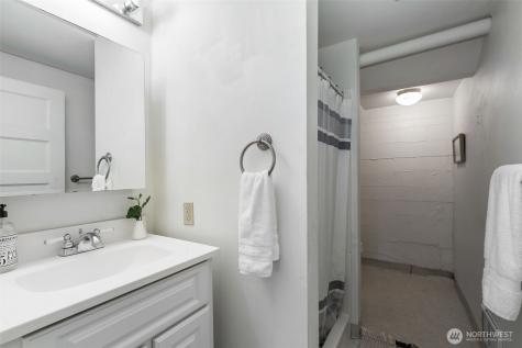1112 35th Avenue Seattle WA 98122