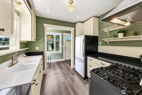 8403 32nd Avenue SW Seattle WA 98126