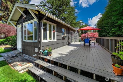 8403 32nd Avenue SW Seattle WA 98126