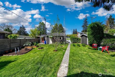 8403 32nd Avenue SW Seattle WA 98126