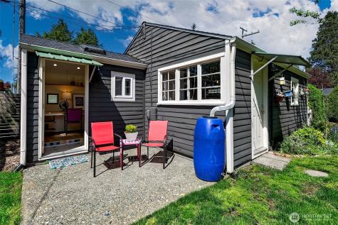 8403 32nd Avenue SW Seattle WA 98126