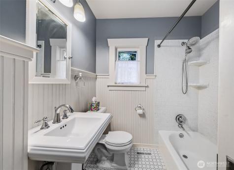 8403 32nd Avenue SW Seattle WA 98126