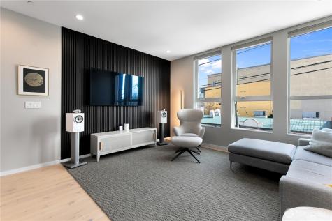 1709 20th Avenue Seattle WA 98122