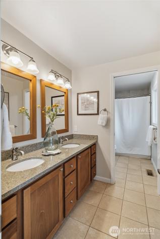 2017 Jones Circle SE Renton WA 98055
