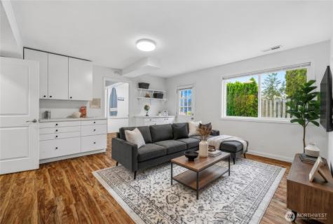 2017 Jones Circle SE Renton WA 98055