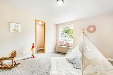 932 Price Road Bremerton WA 98312