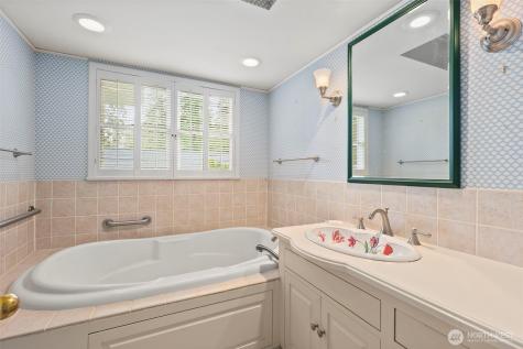 1 Forest Glen Lane SW Lakewood WA 98498