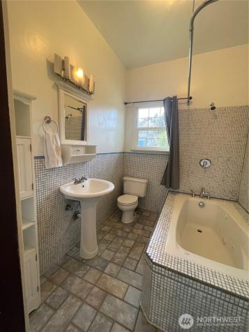 2101 Henkle Street Raymond WA 98577