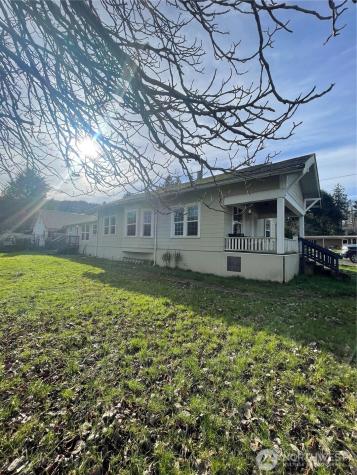 2101 Henkle Street Raymond WA 98577