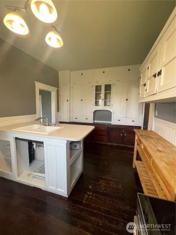 2101 Henkle Street Raymond WA 98577