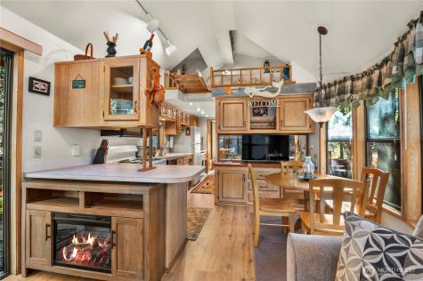 611 N Rainbow Way Hoodsport WA 98548