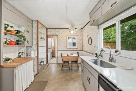 514 S 60th Street Tacoma WA 98408