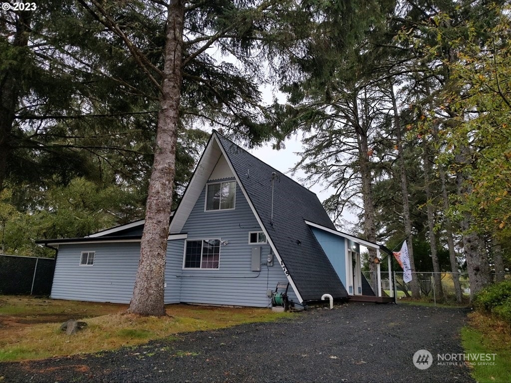 175 Octopus Avenue Ne Ocean Shores WA 98569