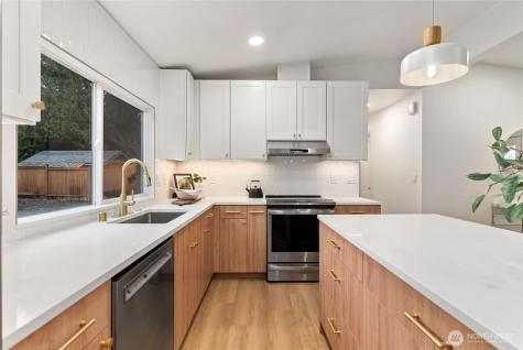 35851 12th Avenue SW Federal Way WA 98023