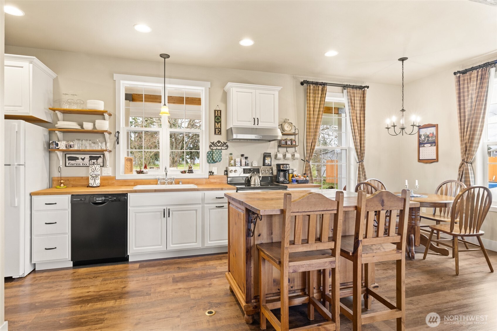 981 W Hendrickson Road Sequim WA 98382