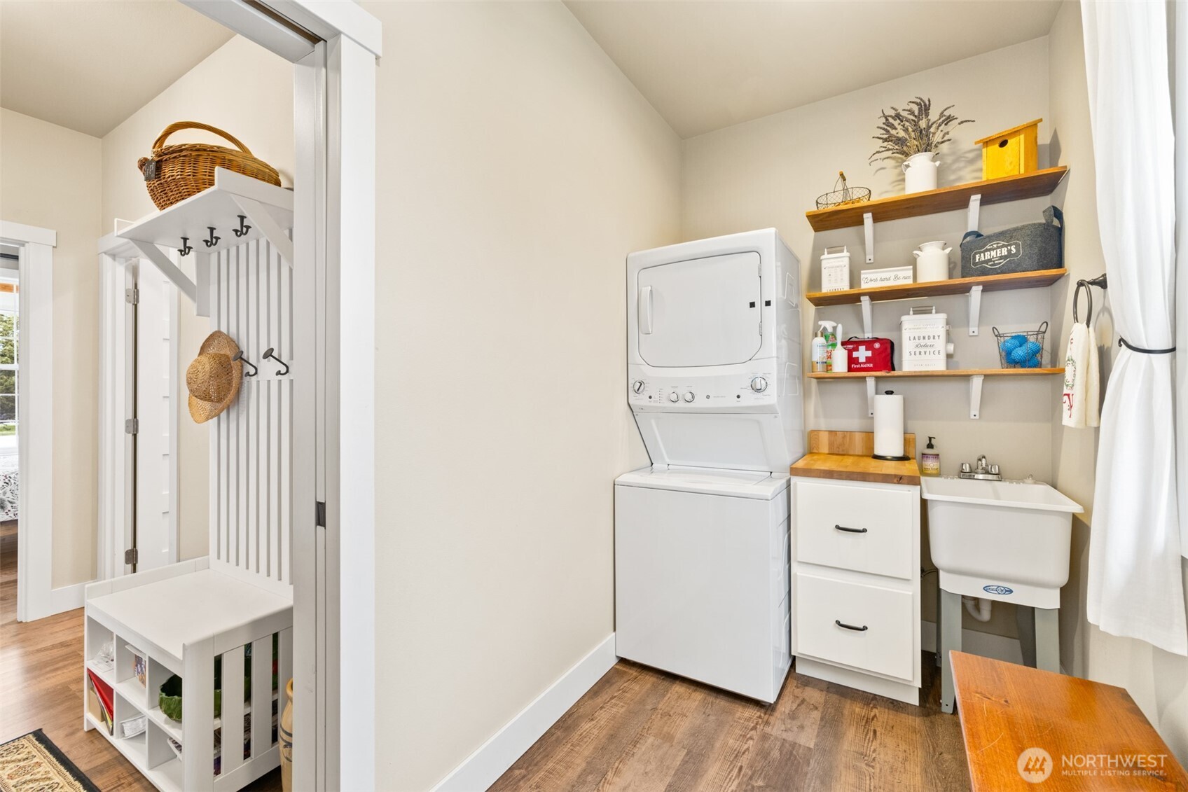 981 W Hendrickson Road Sequim WA 98382