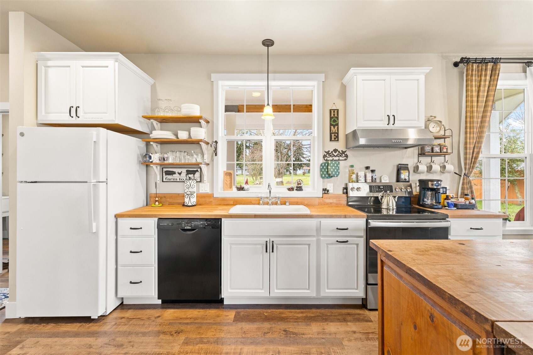 981 W Hendrickson Road Sequim WA 98382