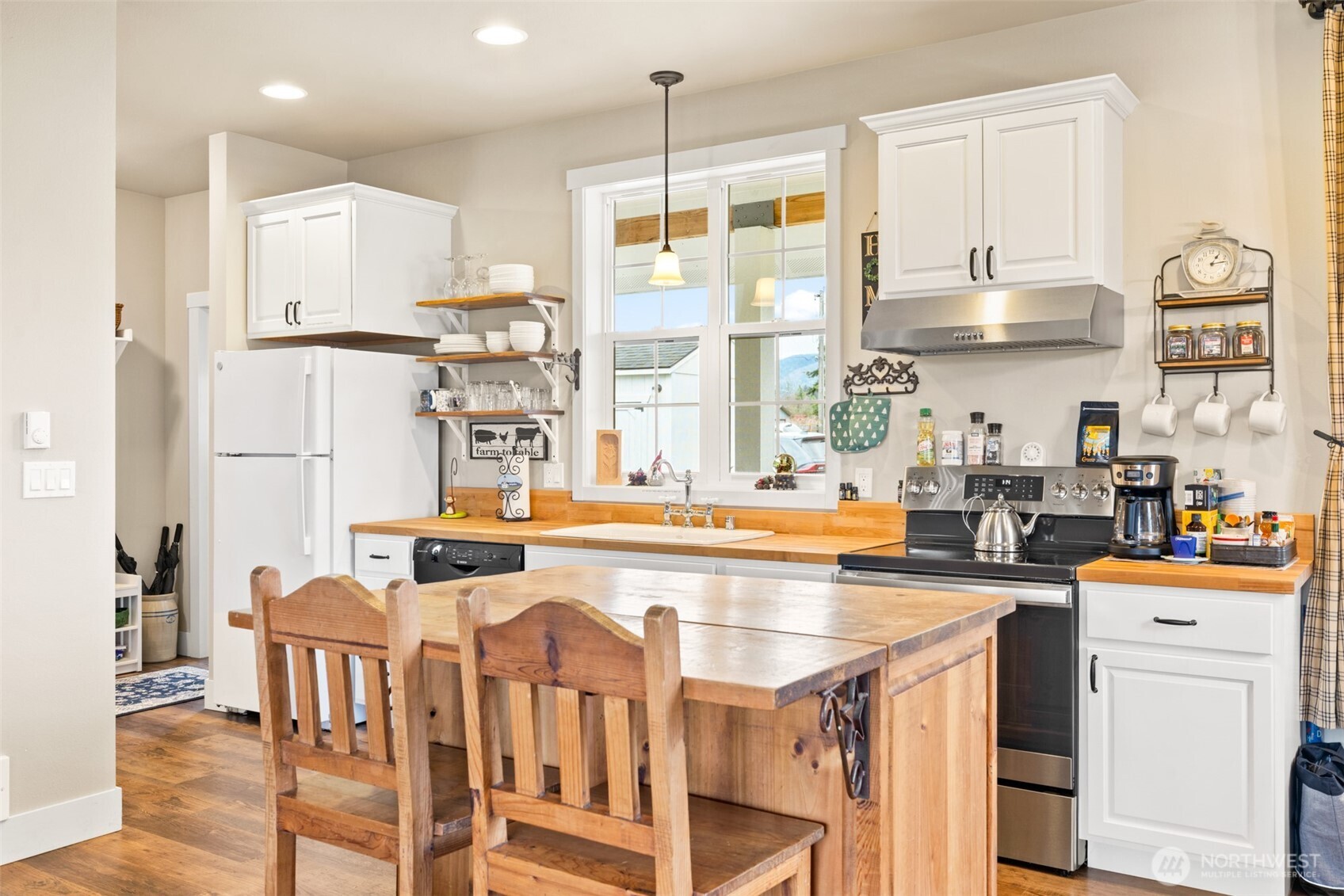 981 W Hendrickson Road Sequim WA 98382
