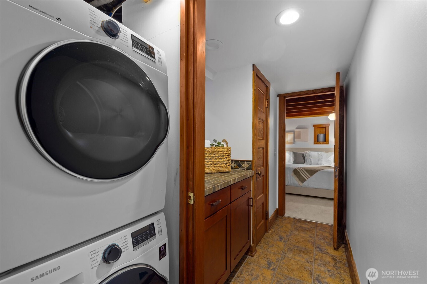 2529 Queen Anne Avenue N Seattle WA 98109